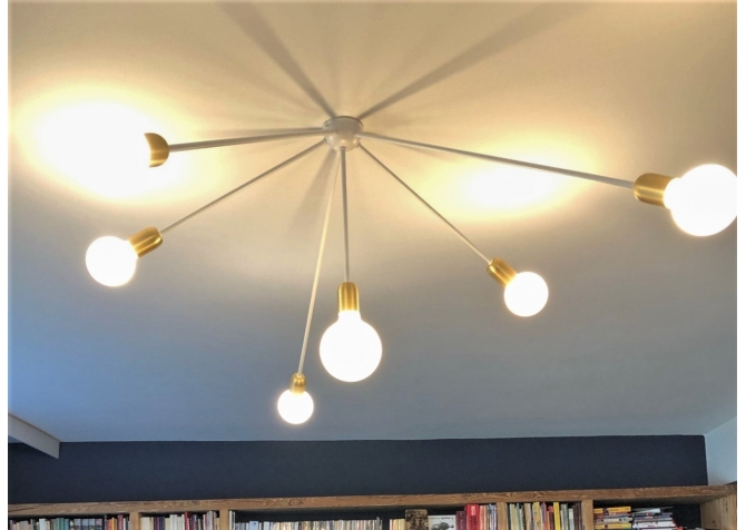 Lampa Drapak - Biały połysk - Mosiądz szcotkowany