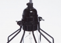Lampa z klatką czarną